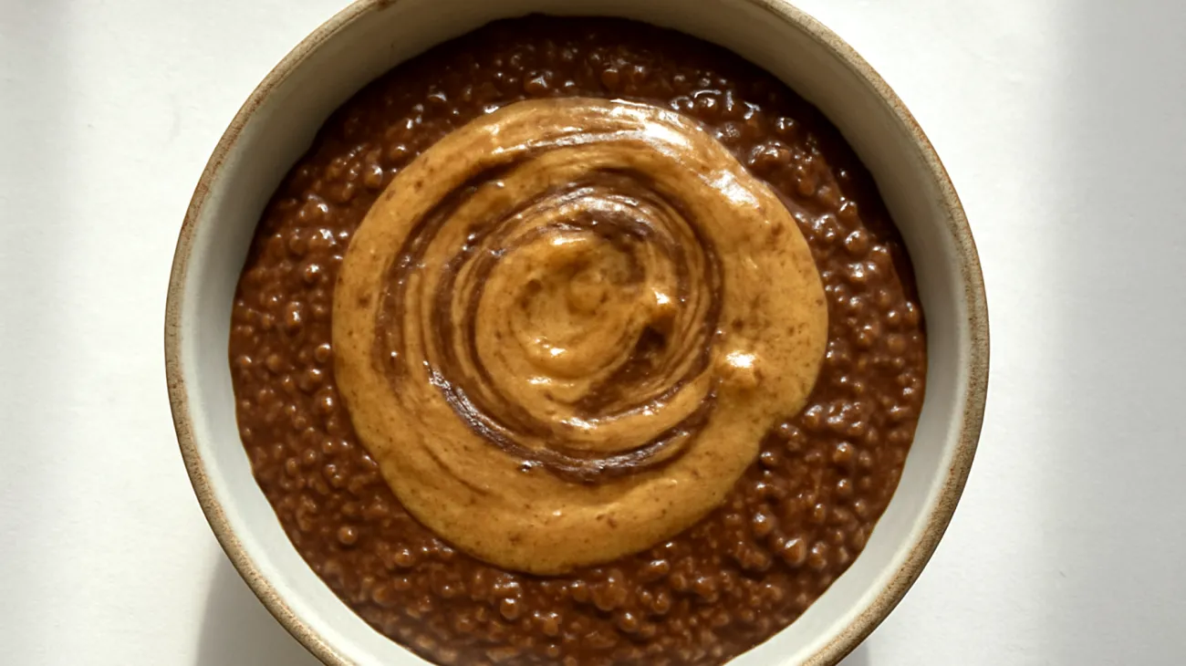 Chia-Pudding mit Kakao und Mandelbutter"